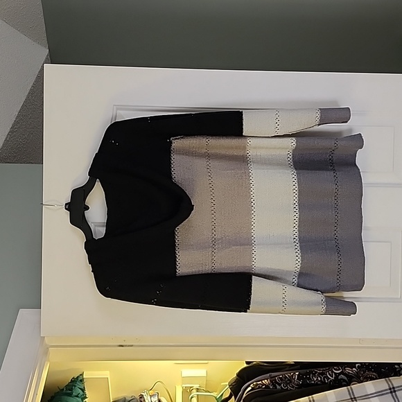 Womens sweater - Picture 3 of 3